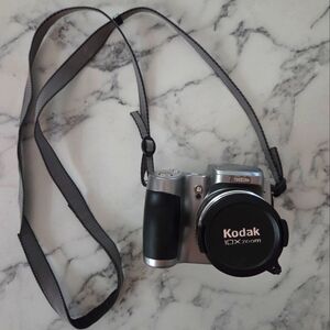 Kodak Easyshare Z740 5MP Digital Point & Shoot Camera 10x Optical Zoom Y2K 2004